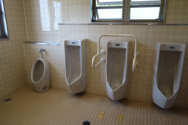 国営明石海峡公園バーベキュー広場の男子トイレ